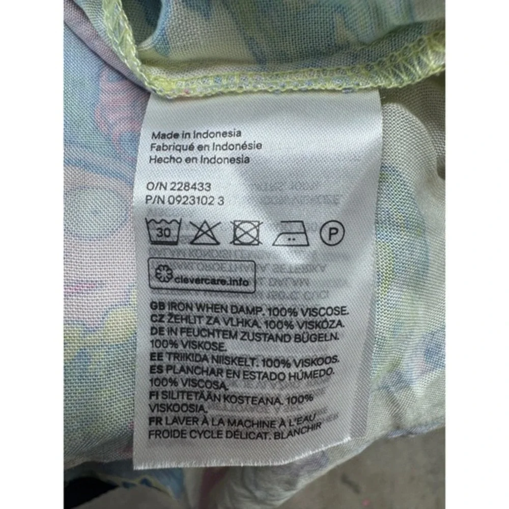 New H&M Rick and Morty Cartoon‎ Network Short Sleeve Button Up Shirt Mens XL